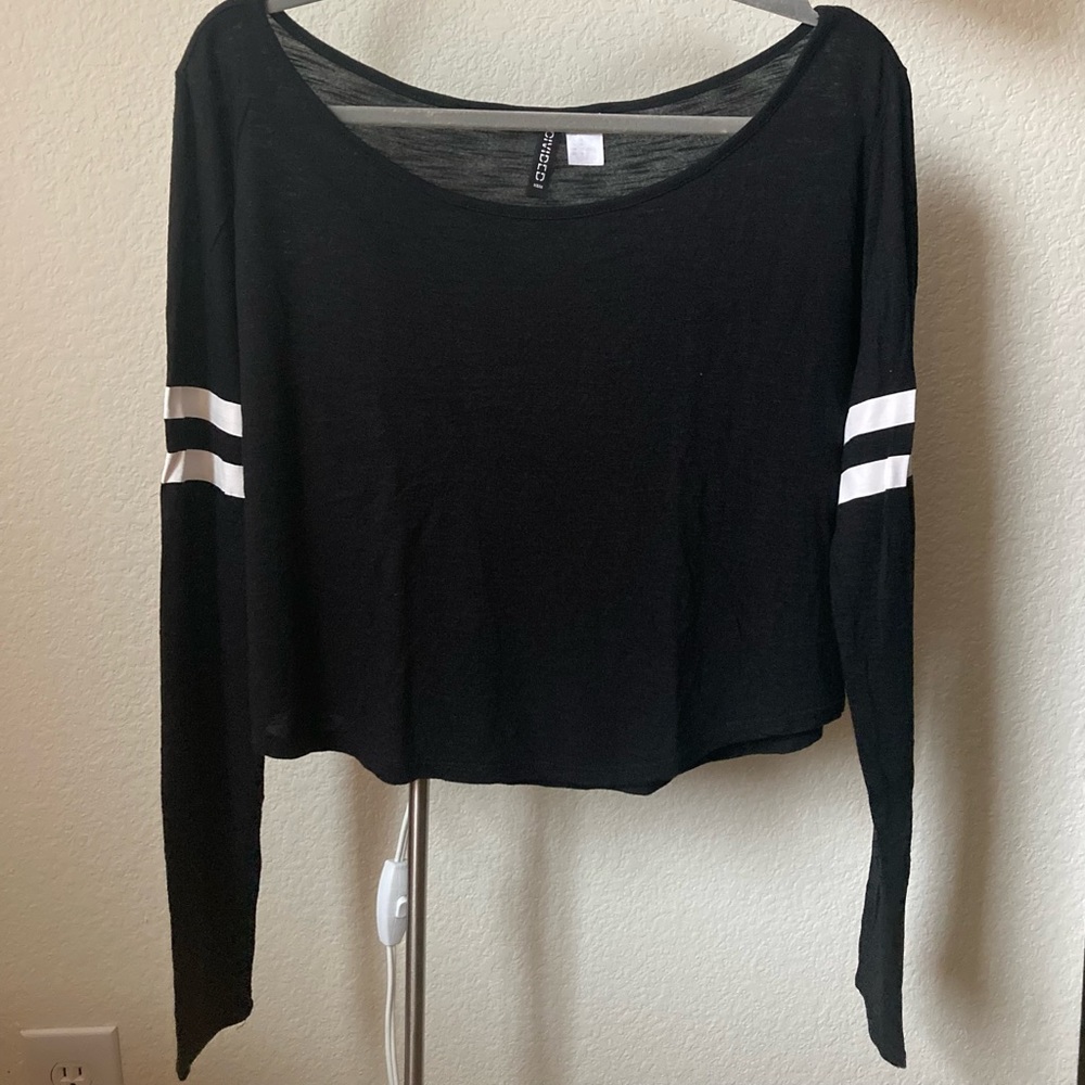 H&M Divided brand black long sleeve loose-fitting top